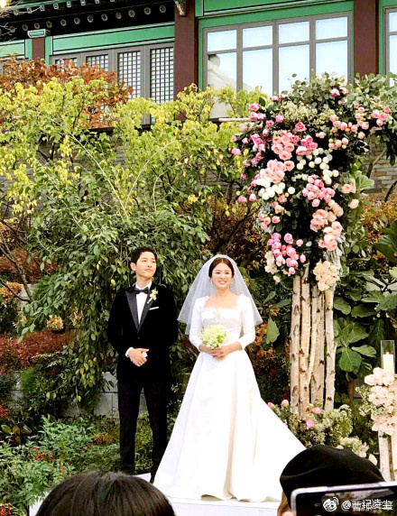 韩国男神女神高颜值明星双宋宋仲基宋慧乔结婚