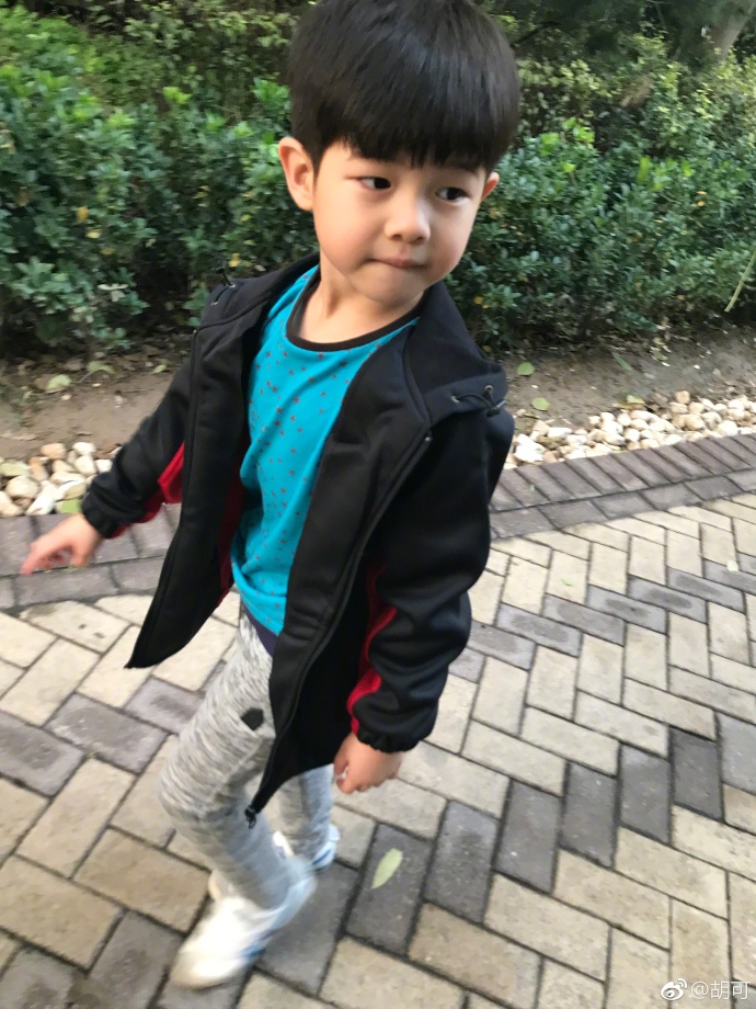 最萌星二代中国版宋仲基安吉小帅哥图片