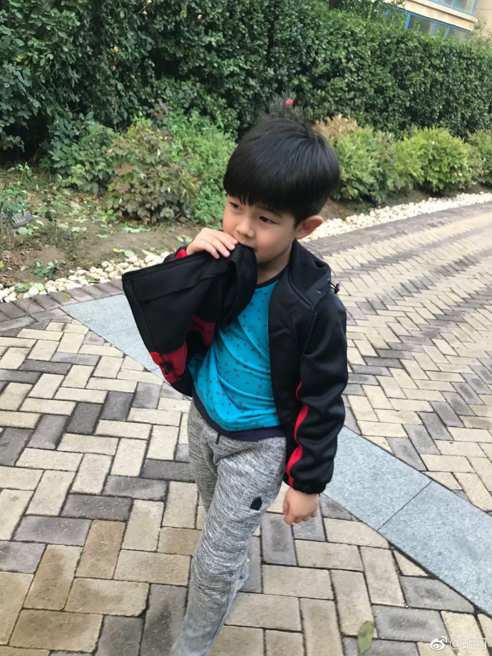最萌星二代中国版宋仲基安吉小帅哥图片