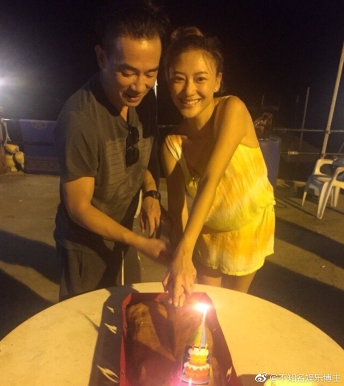 明星夫妻陈小春应采儿爱情的模样大概就是如此