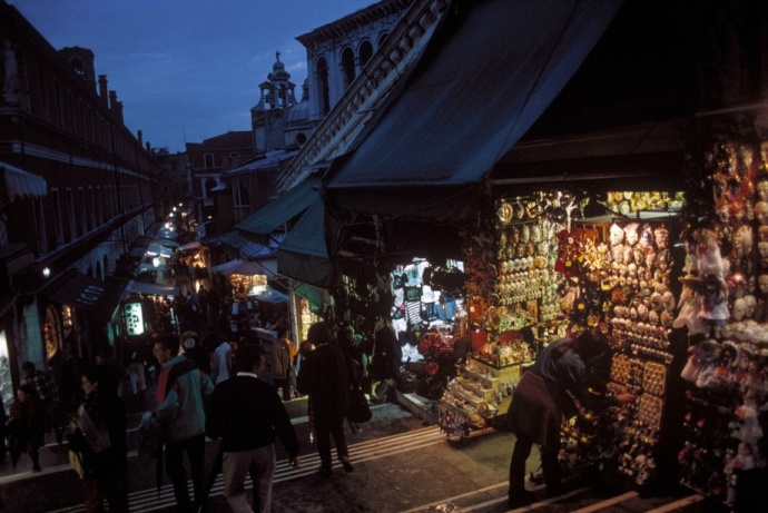 夜幕下威尼斯夜景风景图片