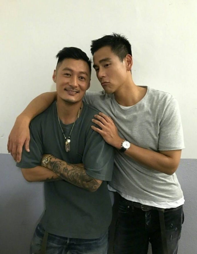 台湾男明星帅哥彭于晏余文乐图片帅的人连身边
