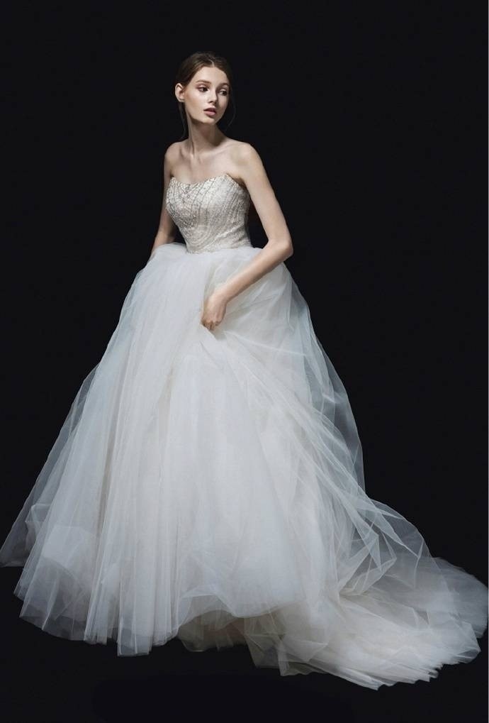 一定要嫁给爱情笑着结婚美丽的婚纱图片