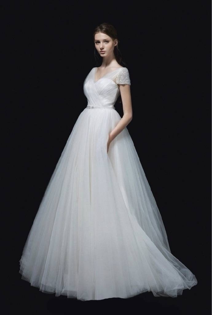一定要嫁给爱情笑着结婚美丽的婚纱图片