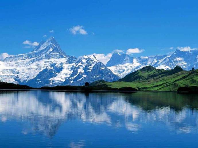 天山天池风景图片西王母梳妆台上的宝镜