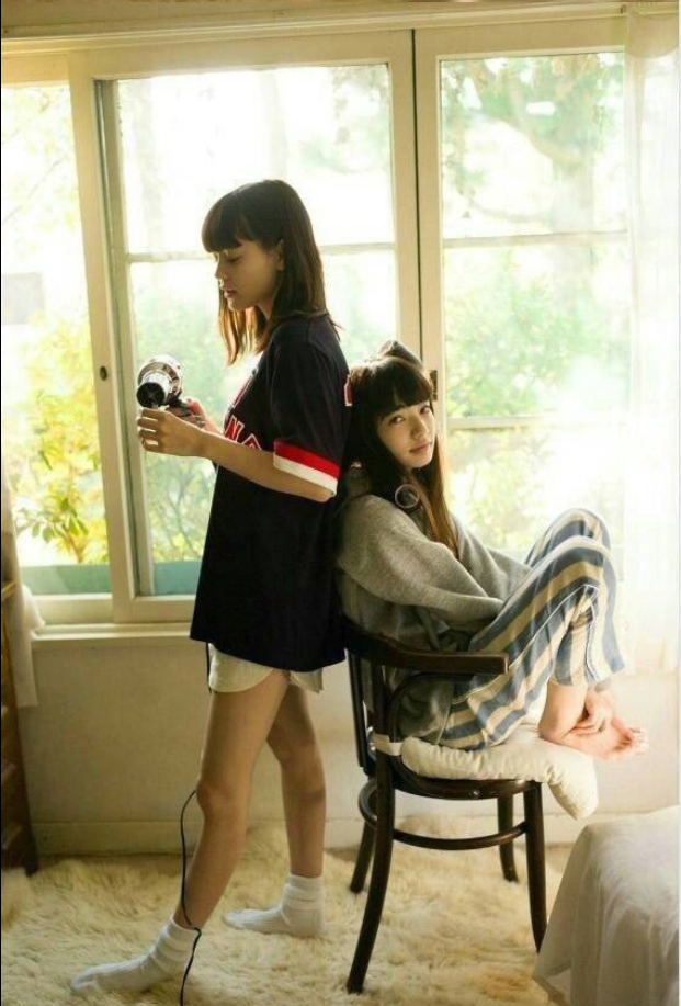 日本美女模特小松菜奈和Emma閨蜜写真