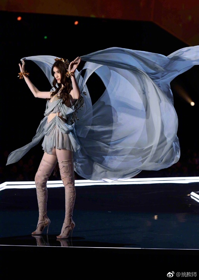 国际超模何穗forVSFashion Show 维多利亚秘密秀2017这
