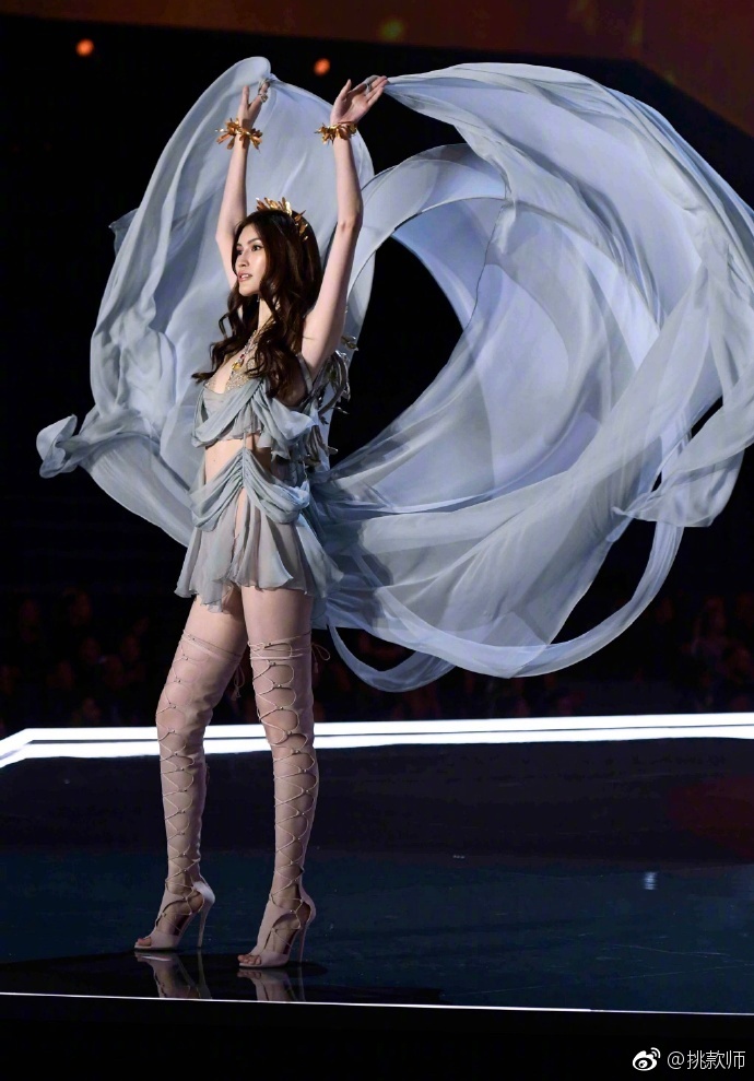 国际超模何穗forVSFashion Show 维多利亚秘密秀2017这