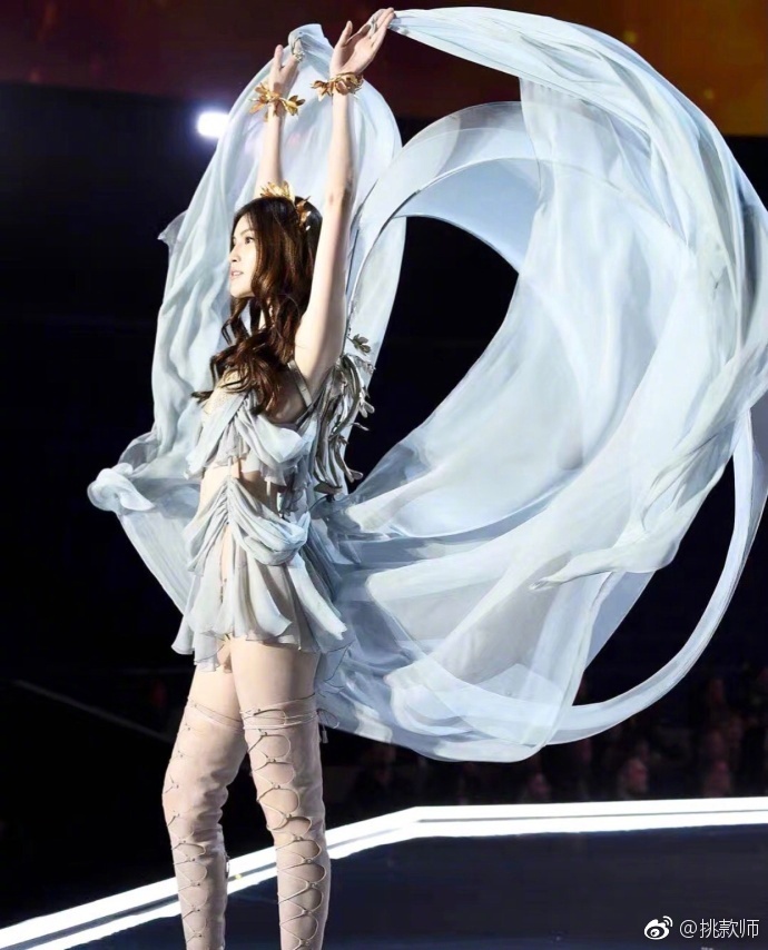 国际超模何穗forVSFashion Show 维多利亚秘密秀2017这