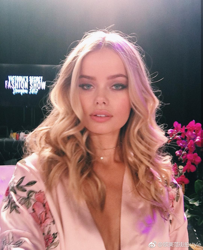 Frida Aasen94年的挪威麻豆身高1.76cm今年维密走秀的