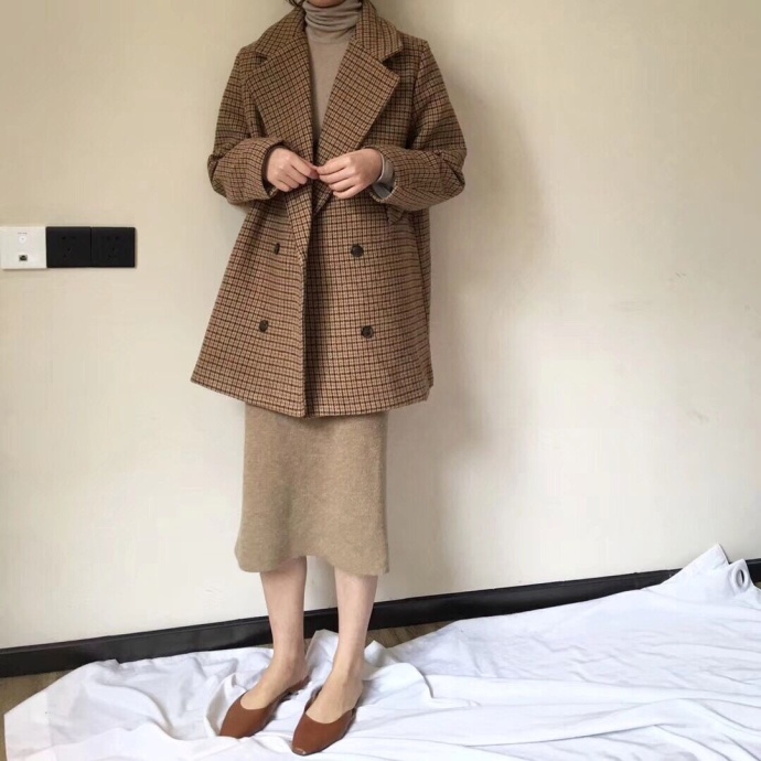 秋冬美女穿衣搭配风格_秋冬简约韩系穿搭风格