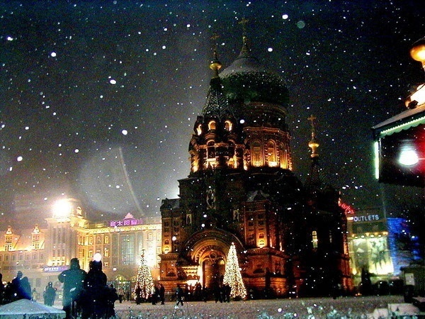 哈尔滨索菲亚教堂一下雪简直就像一座梦幻古堡