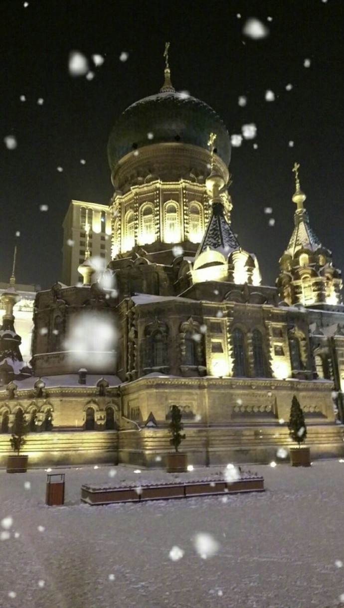 哈尔滨索菲亚教堂一下雪简直就像一座梦幻古堡