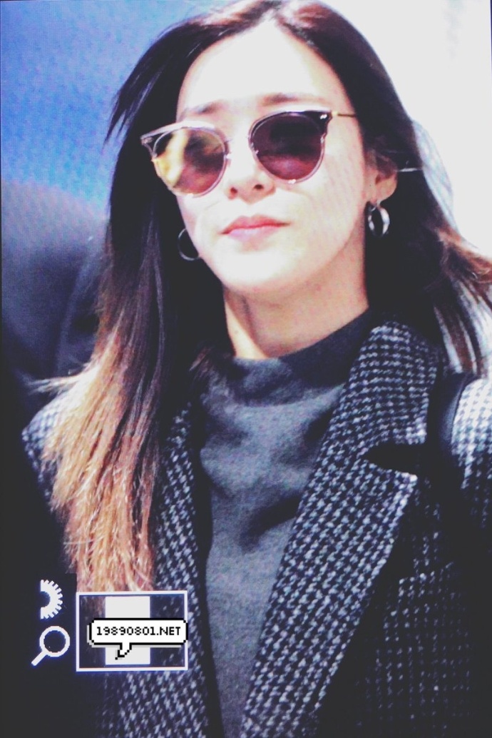 韩国女团少女时代美女成员帕尼香港机场饭拍图
