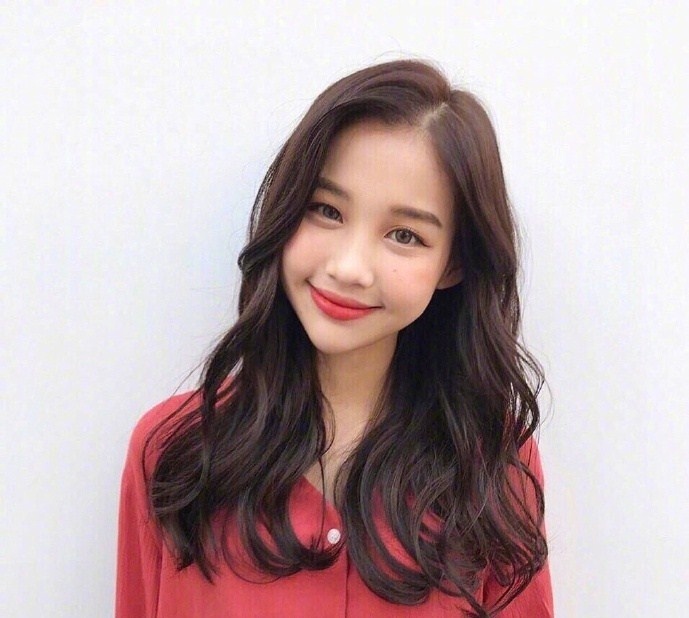 温柔空气感长发造型网络美女自拍照
