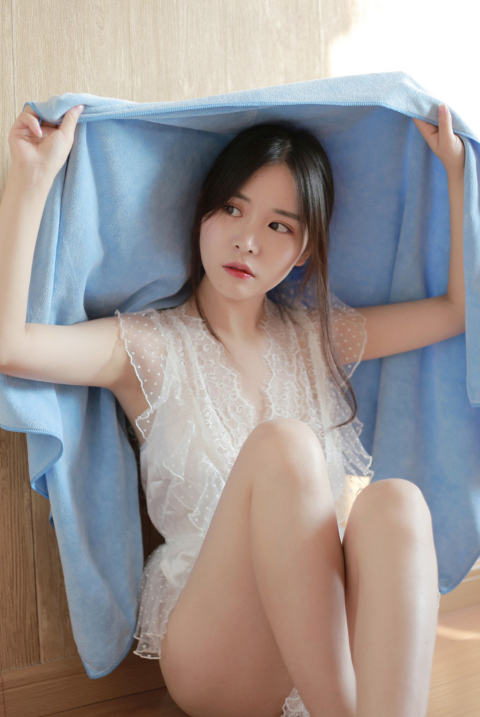 性感美女嫩模透明白纱裙私房羞涩福利图片