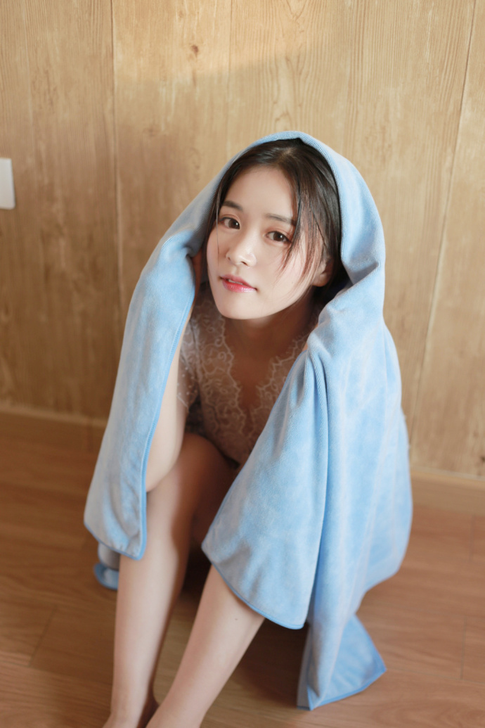 性感美女嫩模透明白纱裙私房羞涩福利图片