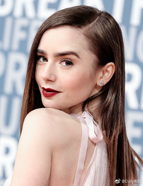 欧美美女大美妞Lily Collins出席活动的美照一组
