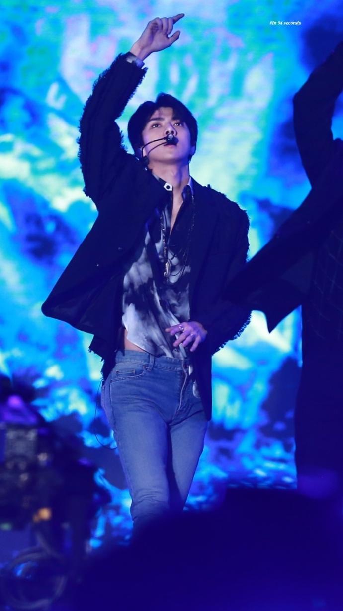 韩国男明星帅哥exo成员吴世勋性感舞台照片