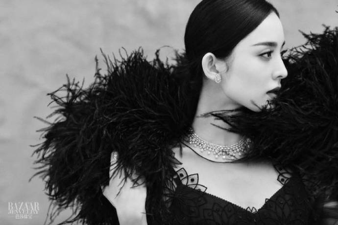 新疆美女明星古力娜扎唯美妆容精致的五官性感