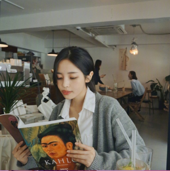 清纯美女值得学习的穿搭和拍照风格