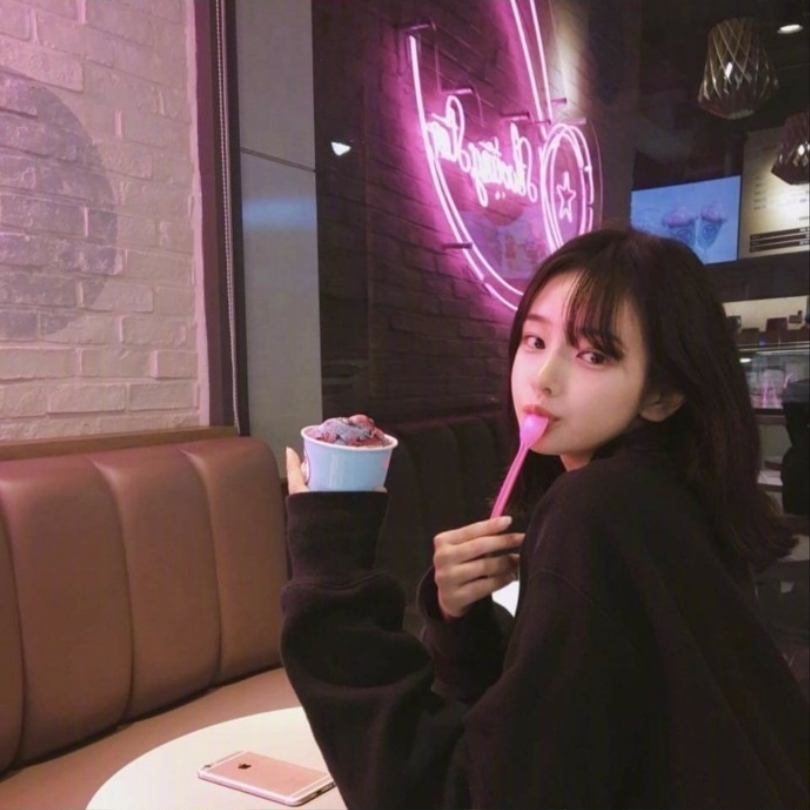 清纯美女值得学习的穿搭和拍照风格