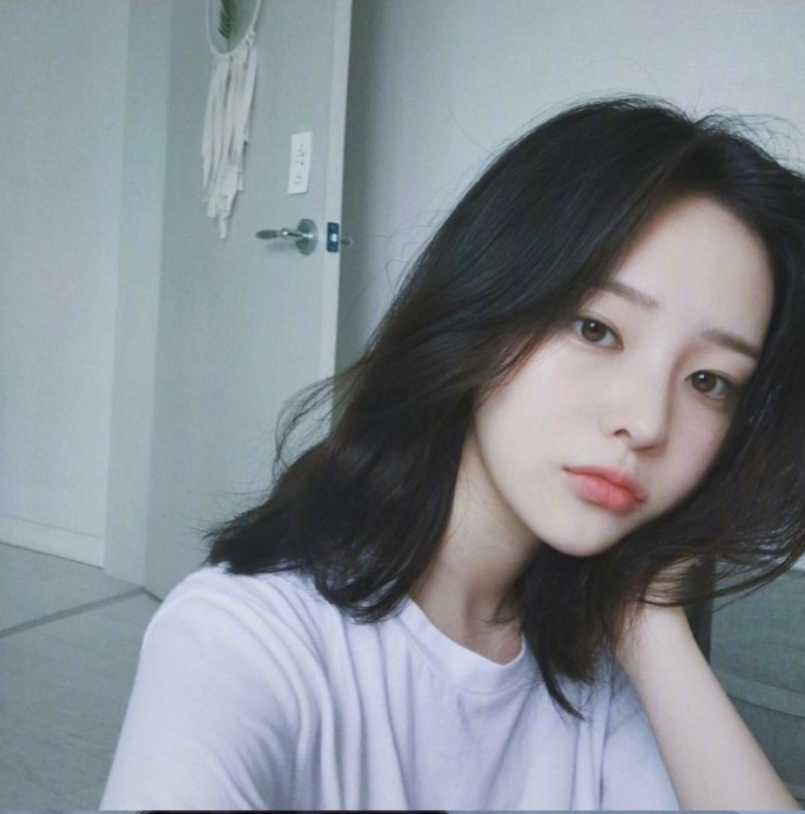 清纯美女值得学习的穿搭和拍照风格