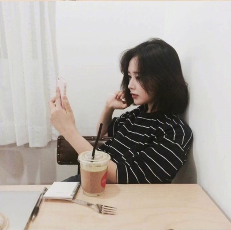 清纯美女值得学习的穿搭和拍照风格