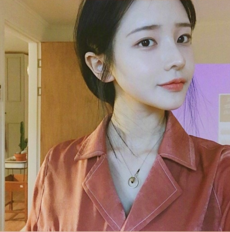 清纯美女值得学习的穿搭和拍照风格