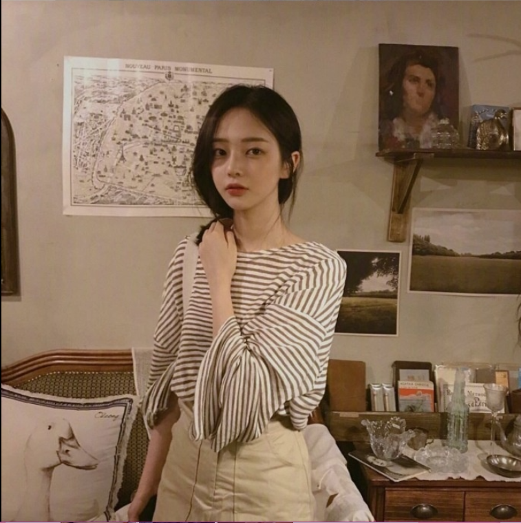 清纯美女值得学习的穿搭和拍照风格