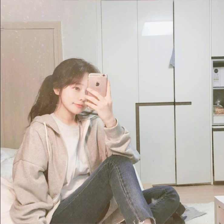 清纯美女值得学习的穿搭和拍照风格