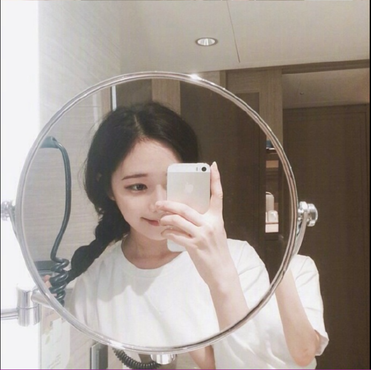 清纯美女值得学习的穿搭和拍照风格
