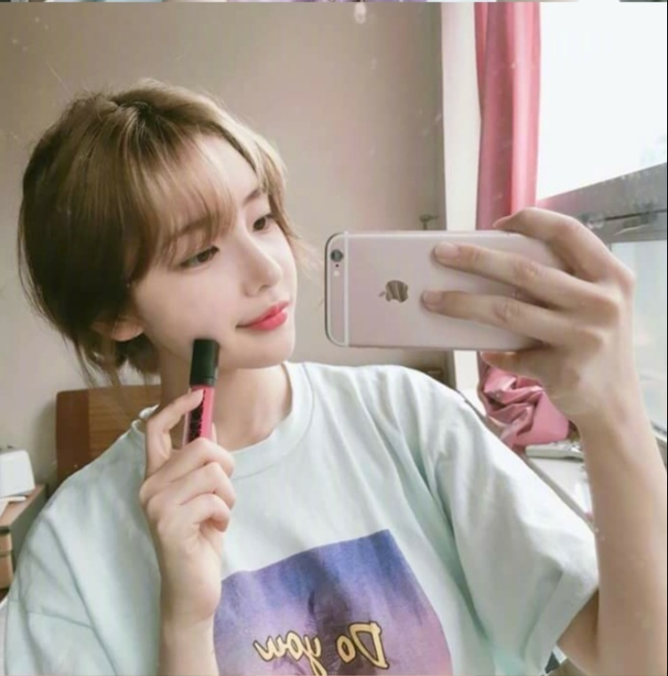 清纯美女值得学习的穿搭和拍照风格