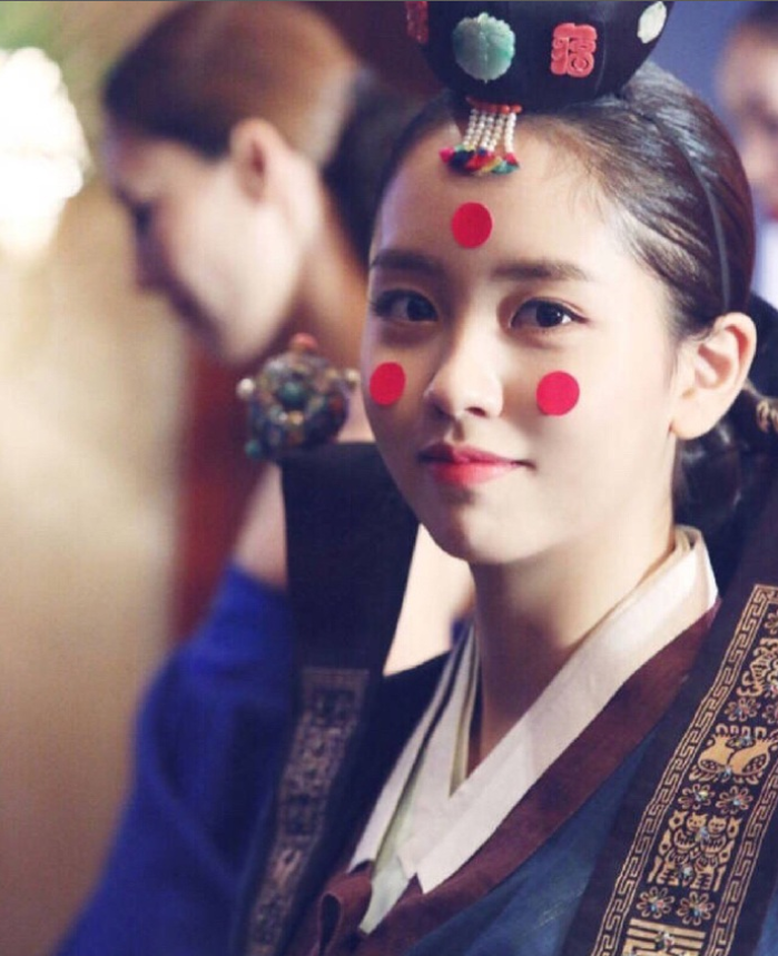 韩国美女明星小女神金所炫五官好美可爱又大方