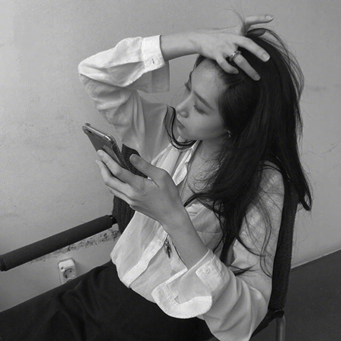 黑白头像女生_qq女生黑白头像集