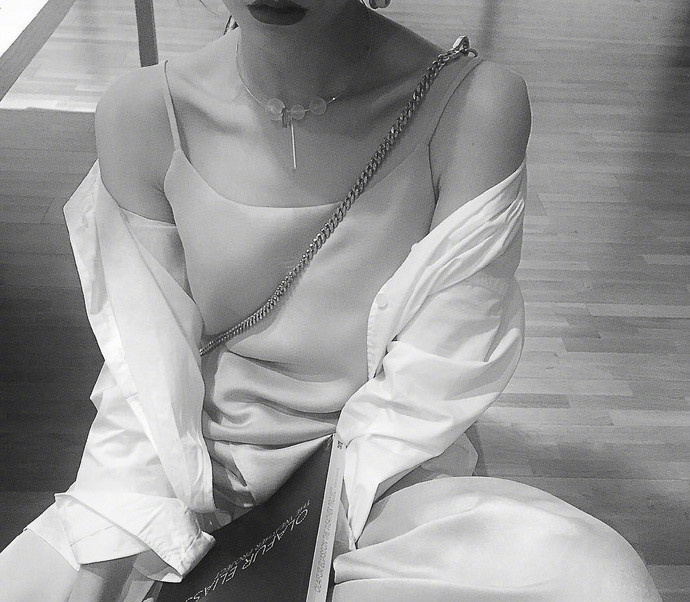 黑白头像女生_qq女生黑白头像集