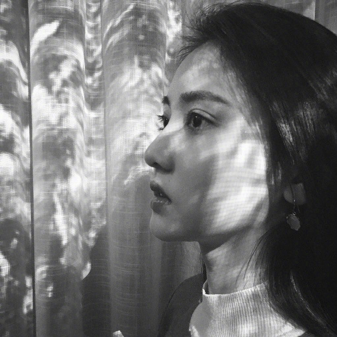 黑白头像女生_qq女生黑白头像集
