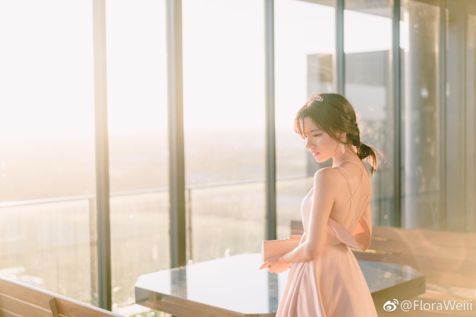 清纯美女彩虹女神图片