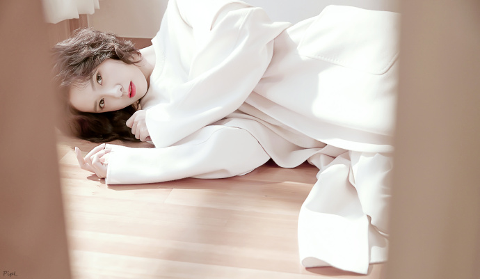 韩国美女明星林允儿短发造型唯美写真