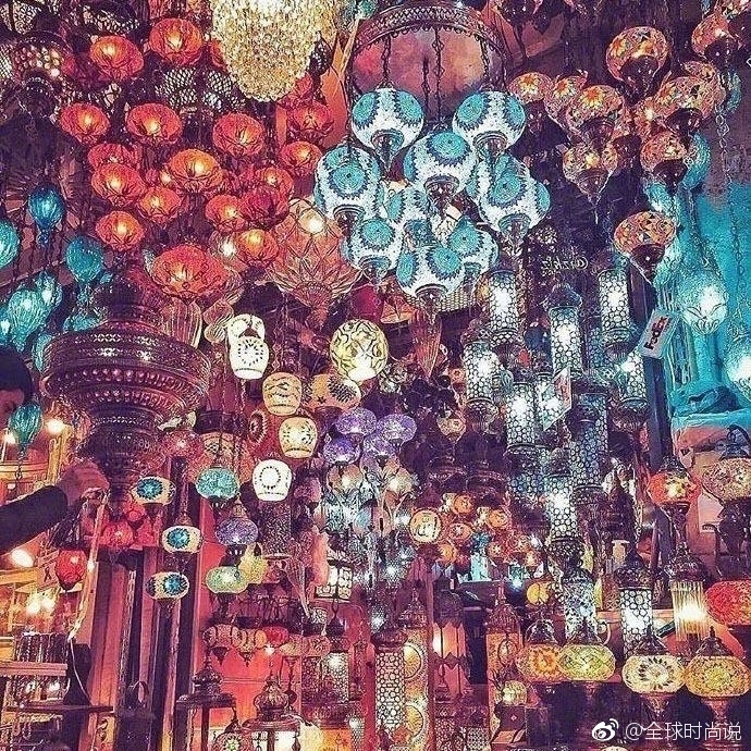 伊斯坦布尔的琉璃灯集市风景图片