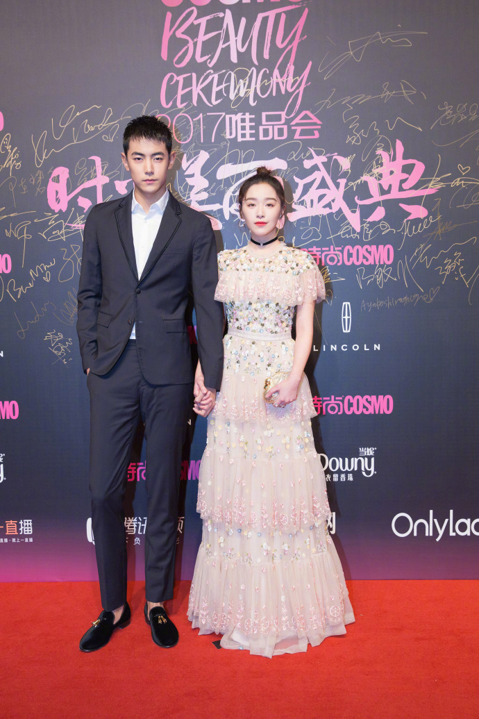 东北美女明星阚清子出席​COSMO时尚美丽盛典礼服
