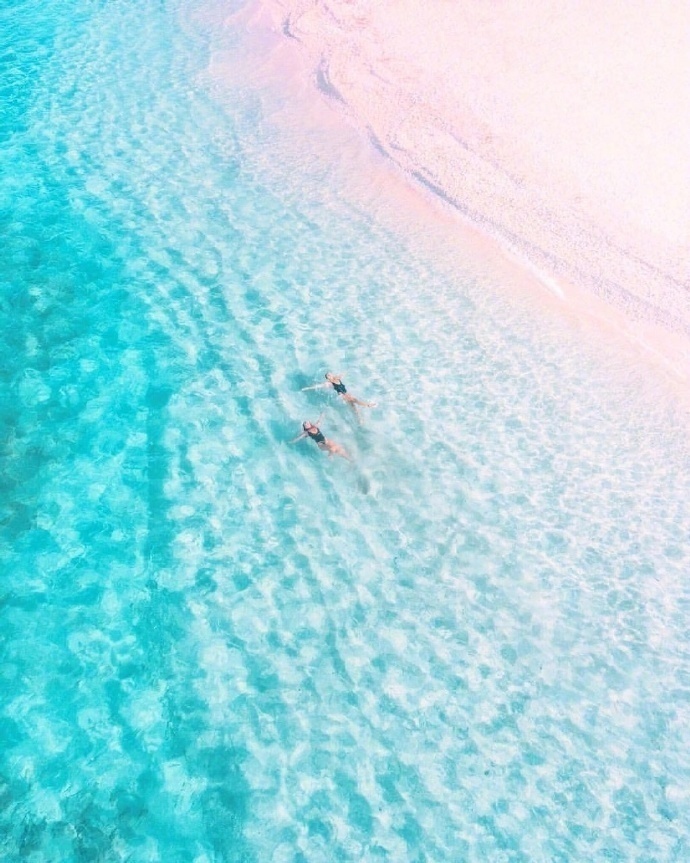 印尼科莫多岛的粉红沙滩风景图片