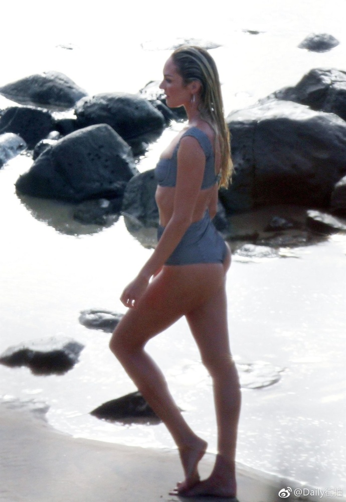 欧美美女明星Candice Swanepoel巴西度假图片