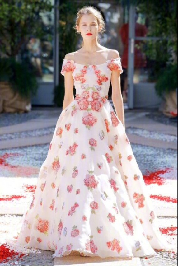 欧美美女模特演绎Luisa Beccaria Spring 2018阳光中的美