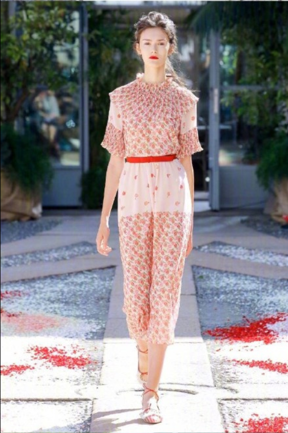 欧美美女模特演绎Luisa Beccaria Spring 2018阳光中的美