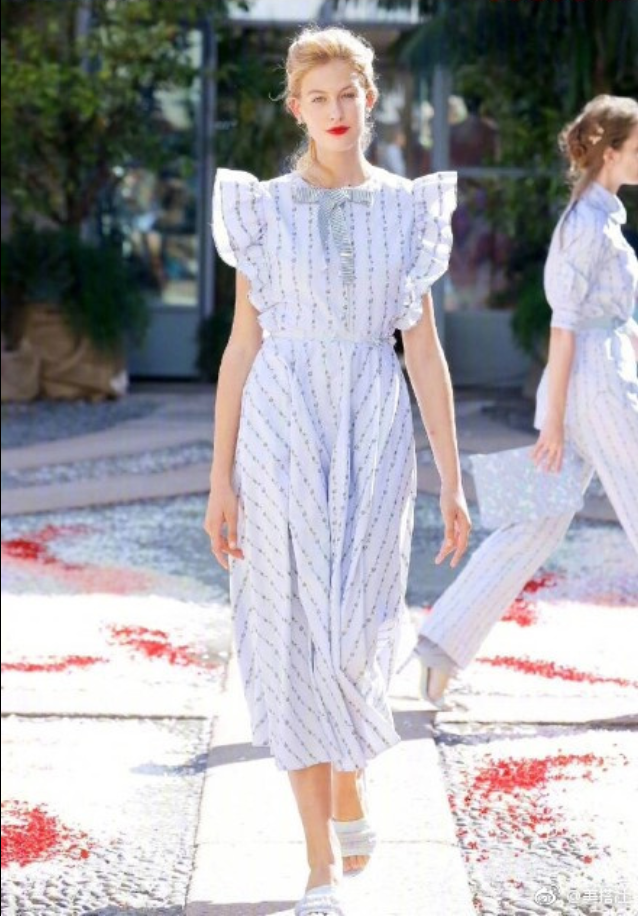欧美美女模特演绎Luisa Beccaria Spring 2018阳光中的美