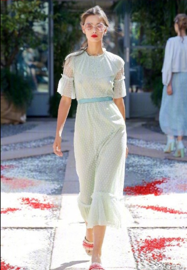欧美美女模特演绎Luisa Beccaria Spring 2018阳光中的美
