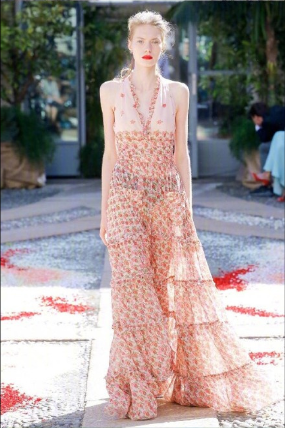 欧美美女模特演绎Luisa Beccaria Spring 2018阳光中的美