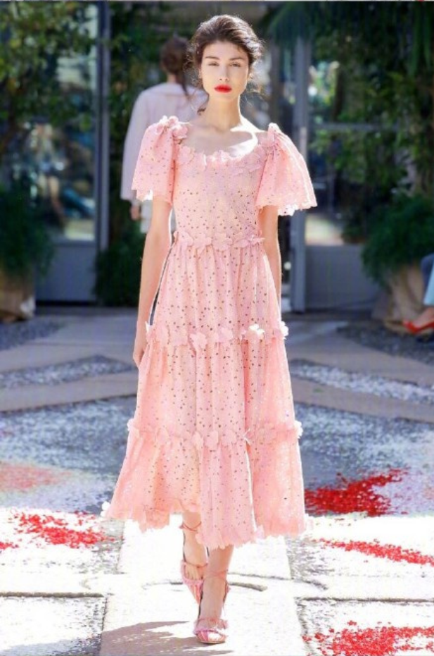 欧美美女模特演绎Luisa Beccaria Spring 2018阳光中的美