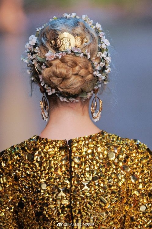 Dolce & Gabbana T台上的精美新娘盘头图片